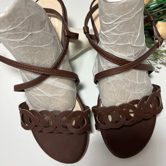 Journee Collection Sandals - Picture 6 of 12